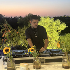 the Jurassic set by L’MORE