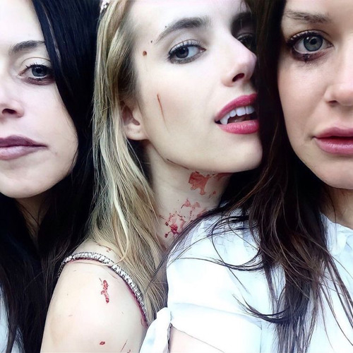 fangs (faint)