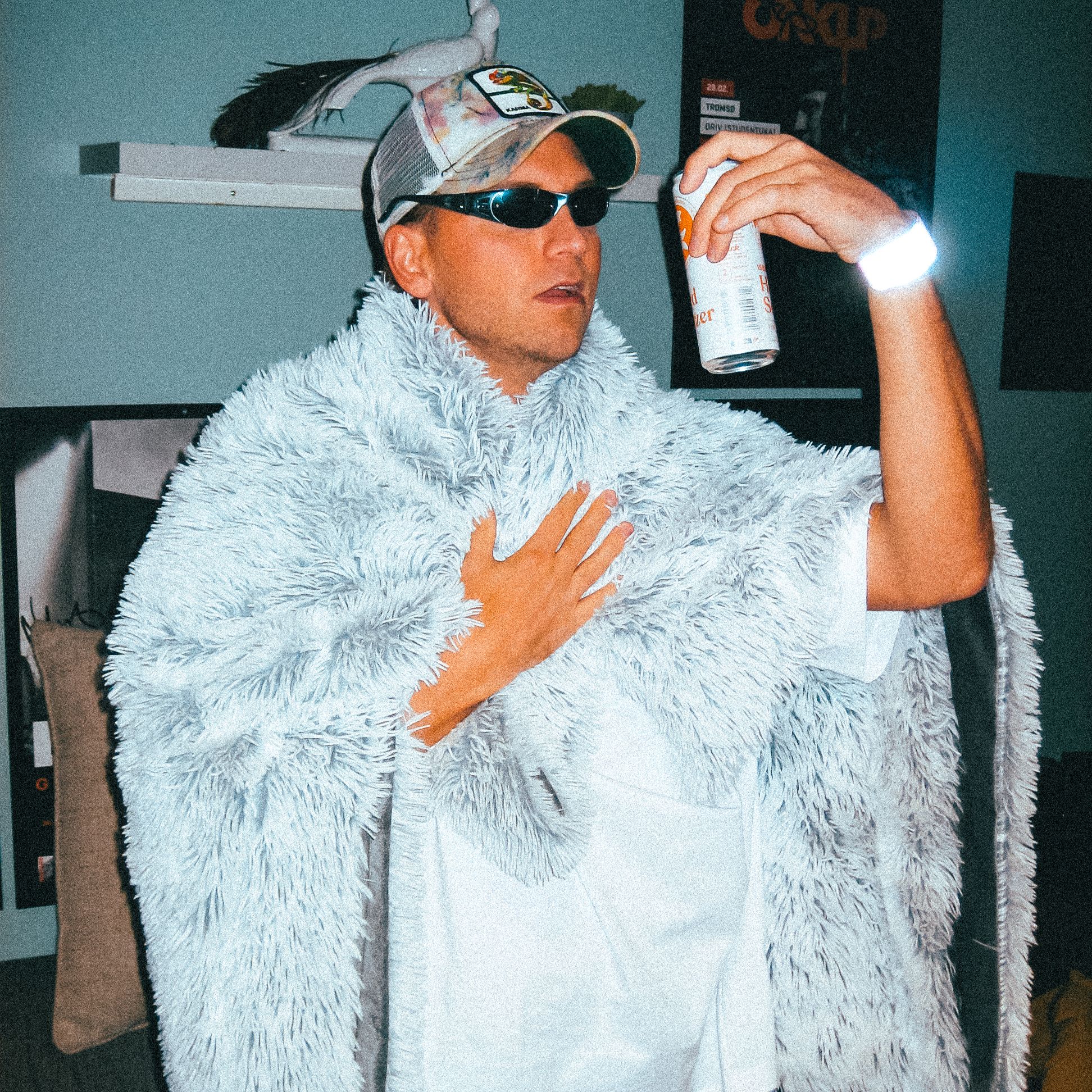 Broiler & Knock2 – Powerbeat (Live Edit)