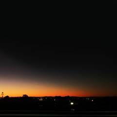 Clutching jaw tightens eyes