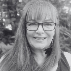 Non-Fiction Narrator for Neurodivergent and Emotional Coding Vlog