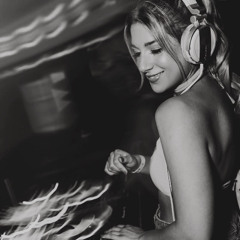 Hola Abril - tech/latin house