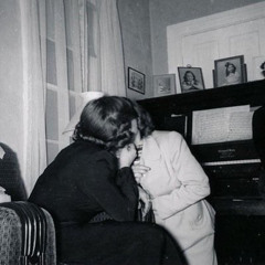 أنا كيف بدي غفي عيوني ..وأنتِ بعدك بتحبيني!