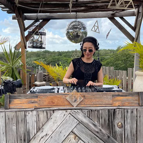 Almma Valencia | Progressive & Melodic House Mix | By EPHIMERATulum ​