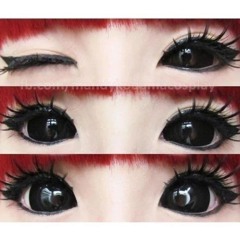 what she at (throne)