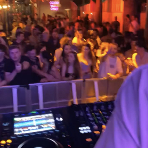 Hilly In The House 01