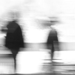 صار لا مرني كنه يستعجل بخطوته لأجل يتعداني