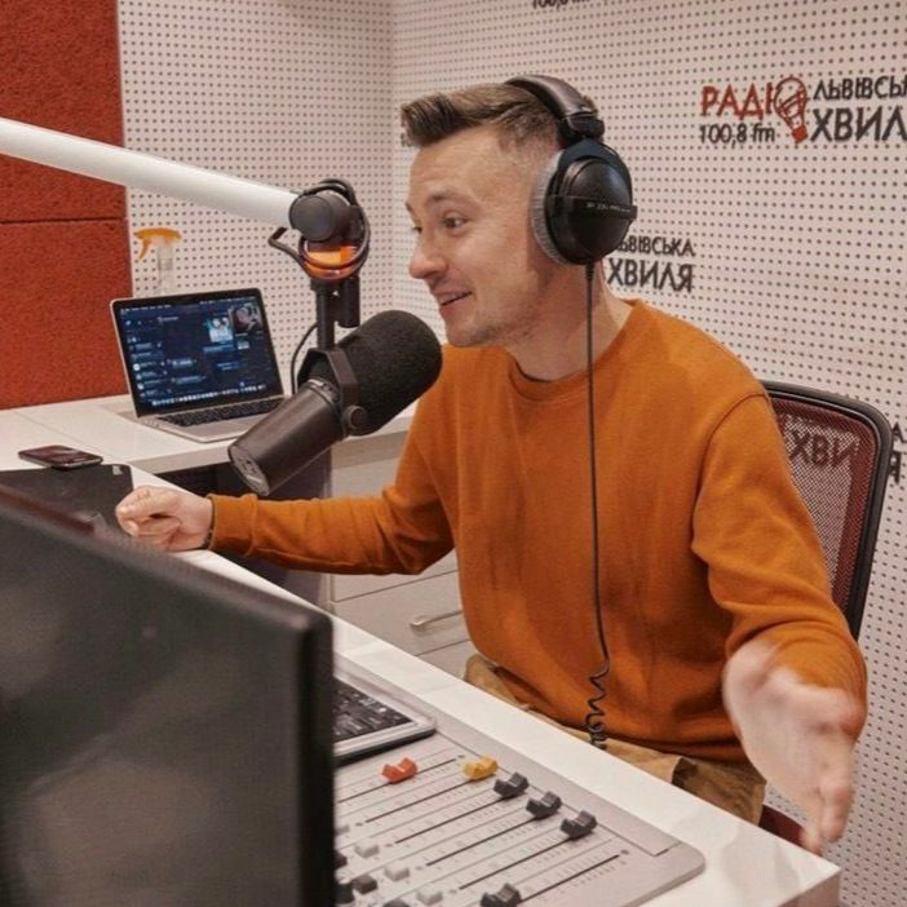 Ведучий та фіксер Юрій Шивала про роботу в Бахмуті та на місці трагедії в Дніпрі episode artwork