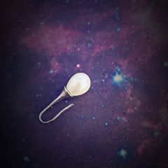 EL PENDIENTE PERDIDO VIAJA POR EL UNIVERSO COMO UN COMETA DESBOCADO...