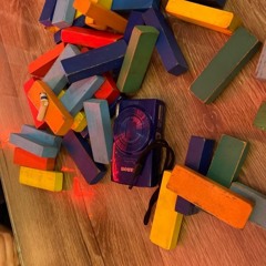 El Ruido De La Gente En Una Ciudad Tan Caotica Me Hace Pensar Que Estamos Los Dos Solos En Esto