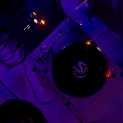 Groove me to the moon✨🌙