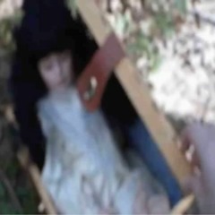 亚马逊丛林受寒的女孩 真的 她一动不动