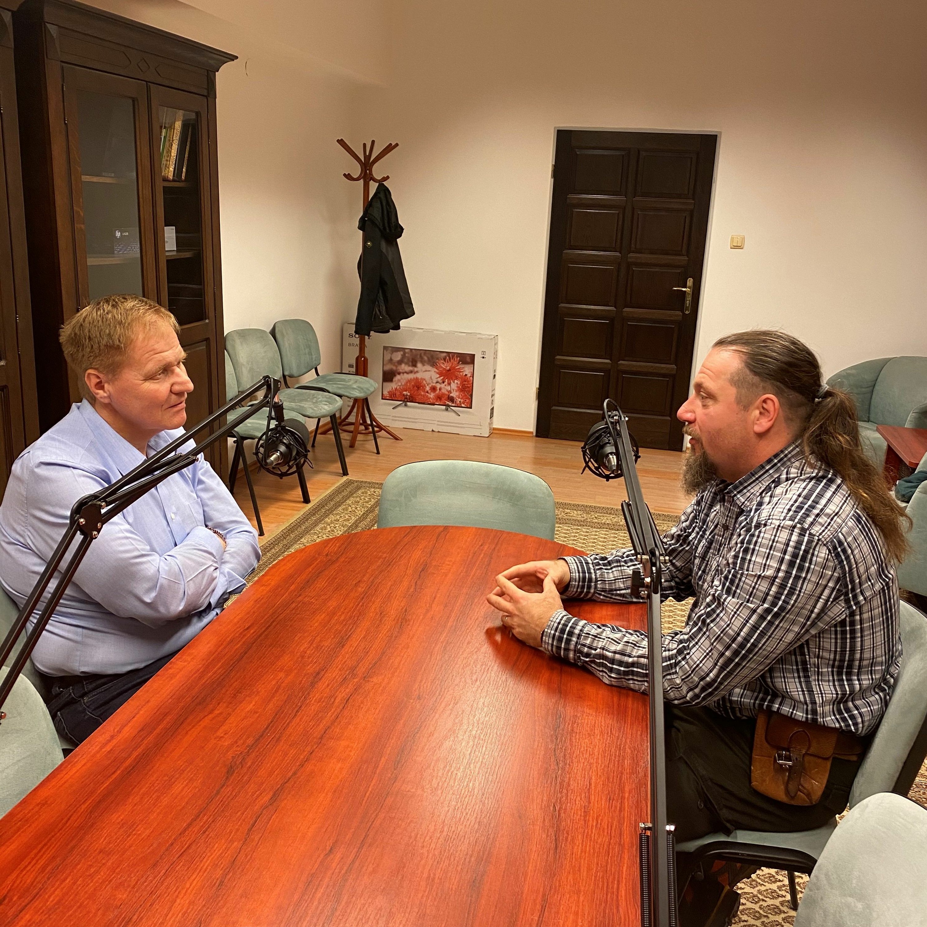 Gumicsizma és Okosteló