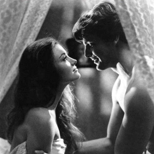 أبخالف العالم واعايدك قبل العيّـد