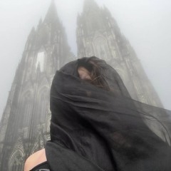 растертая помада на губах