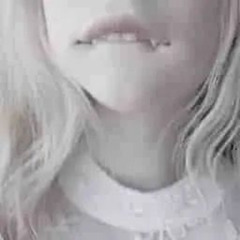 twojom vampire girl >ᵥ_ᵥ<
