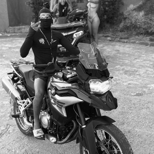 VIVER NO DESACATO vs QUEM TEM MOTOR FAZ AMOR (DJ Erik JP) MC Pbo e MC Brew