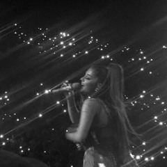 Ariana Grande LIVE - Moonlight - Thinking Bout You - Touch it MIX