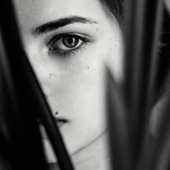 con una mirada