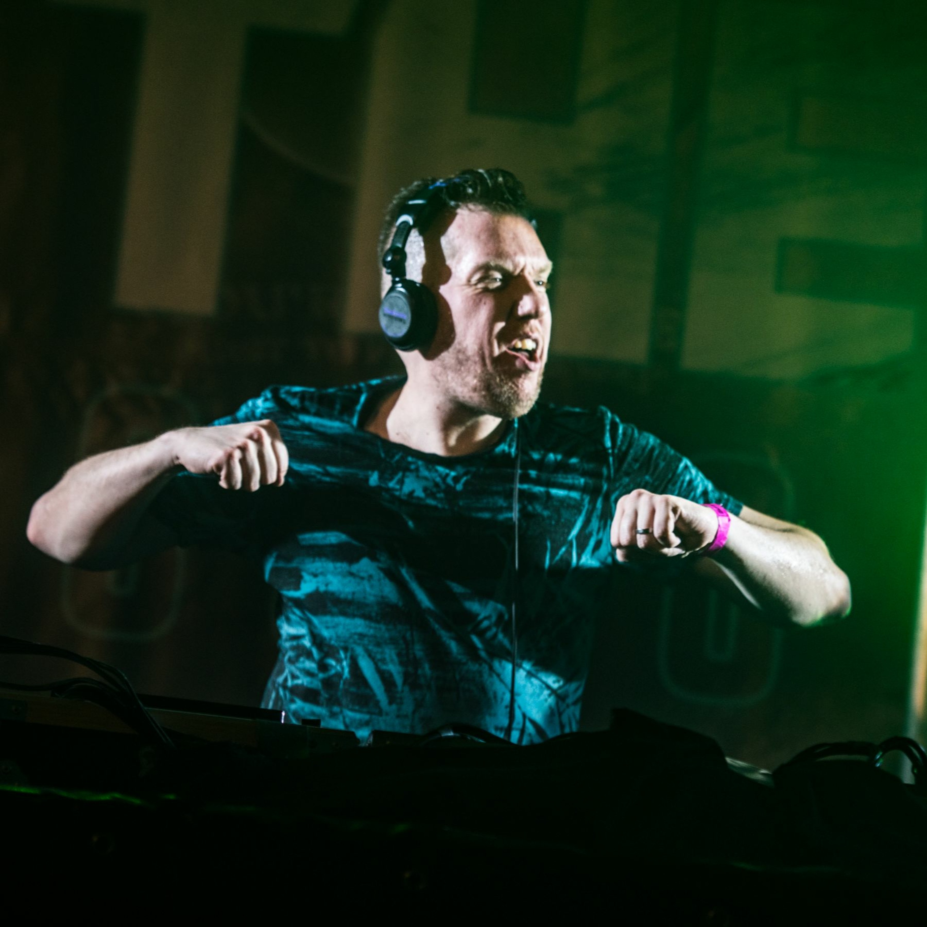 Dj Thera