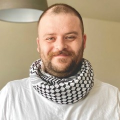 الهوية السورية: ظافر نحاس، في المملكة المتحدة