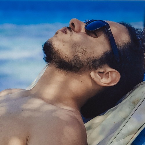 هات عينيك تسرح بدنيتهم عنيا❤🙆‍♂️