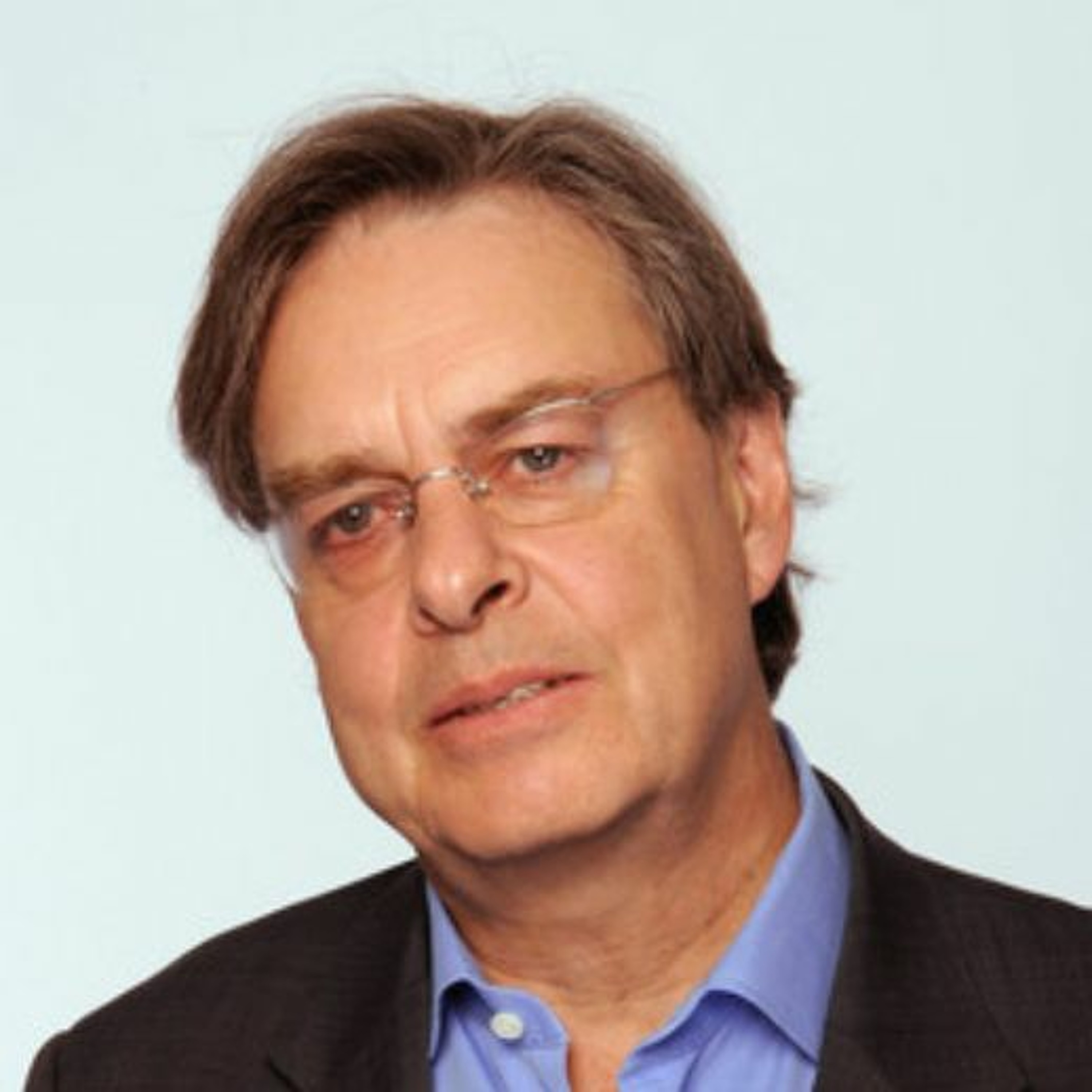 Andrew Cockburn on The Spoils of War: Power, Profit and the American War Machine