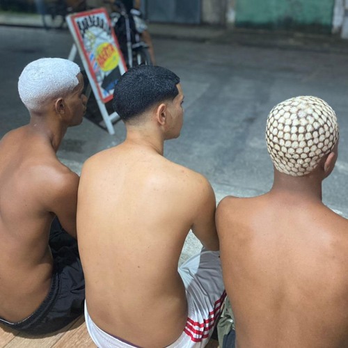 = É QUE EU CONHEÇO AQUELE OLHAR Vs ELAS OLHANDO SINISTRO [ PROD GB PIERRE ] beat latão !