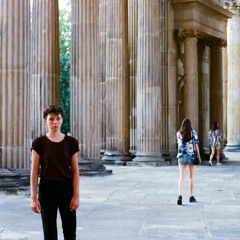 Elle est sur son voilier