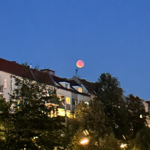 Dj Set total lunar eclipse