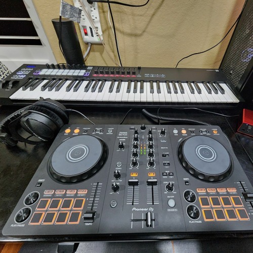 DAY 1: Learning how to DJ