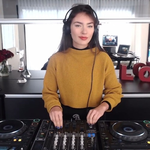 Fernanda Pistelli @ Solstice Streaming Sessions
