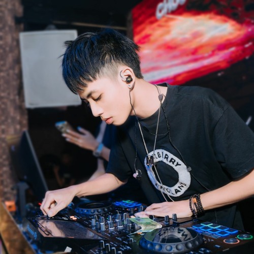CHÚNG TA CỦA TƯƠNG LAI MTP X TUNHOM RMX