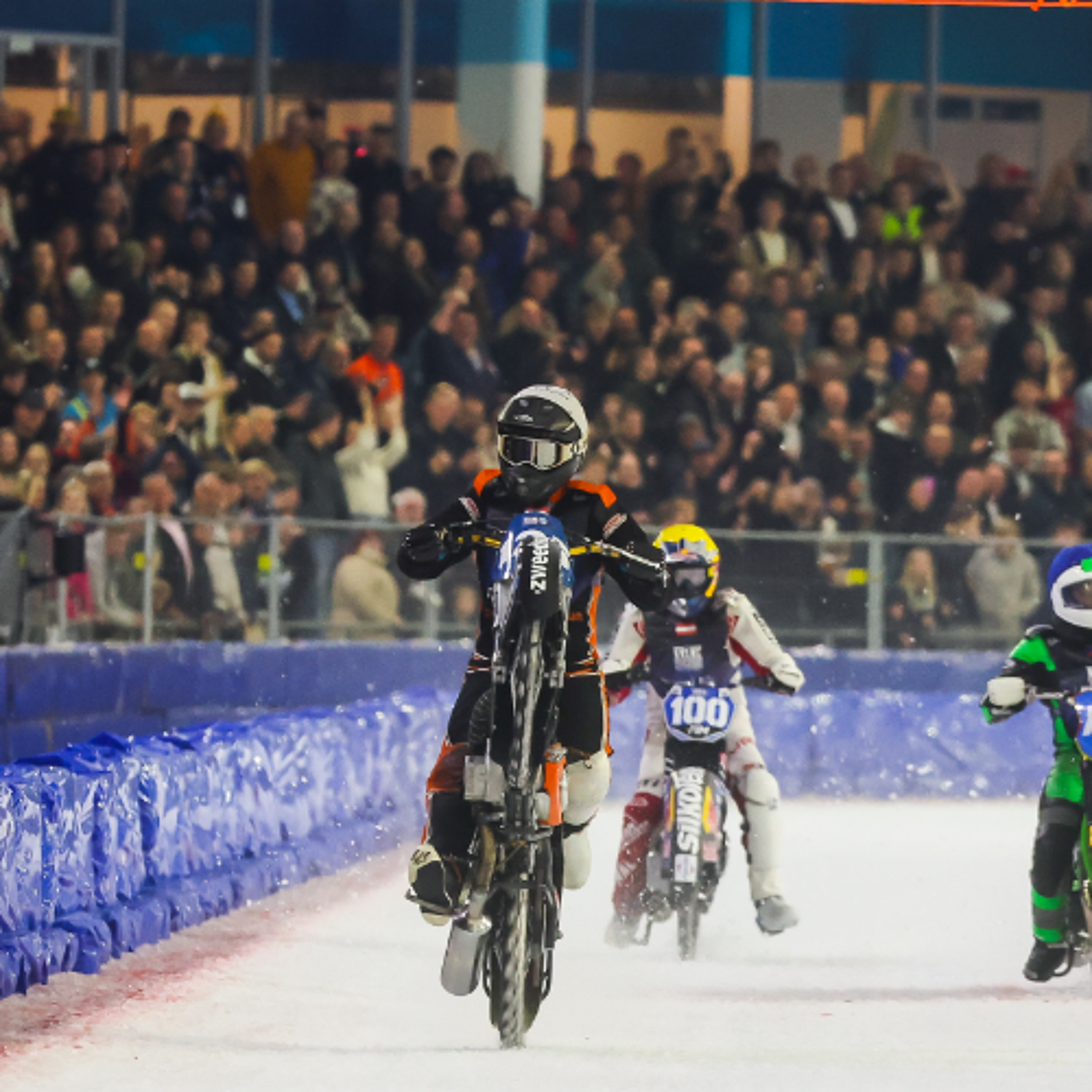 Ruim 12.000 mensen zien nieuwe wereldkampioen in Thialf - ALLsportsradio LIVE! 13 april 2026 episode artwork
