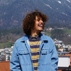 Resonate Displayed 002: On The Roof | Vortex