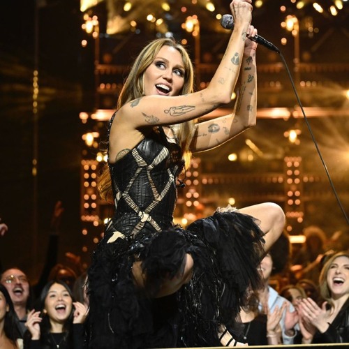 Flowers - Miley Cyrus (Live at SNL50)