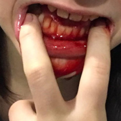 sangre en la prada [@lottascars]