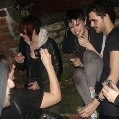 it’s raining cats.