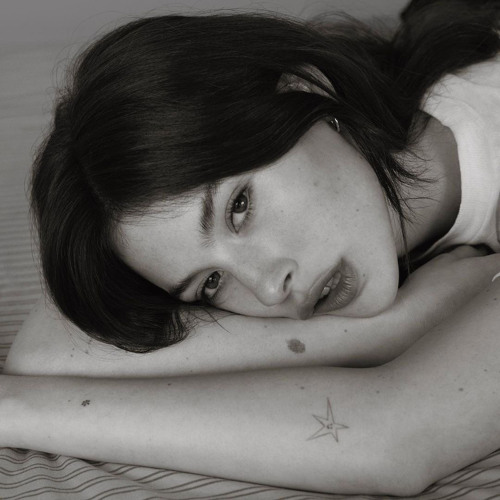 Gracie Abrams - Deep Red