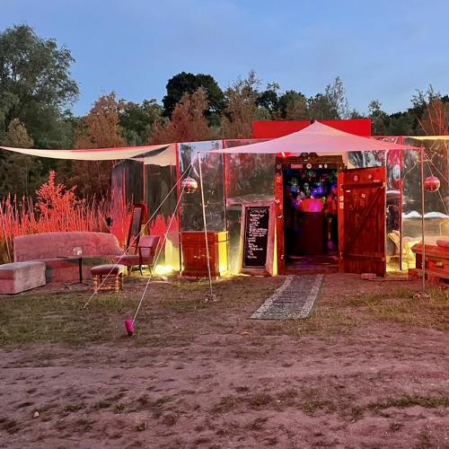 Tim Niwo im Schrank @ Freiland Festival 2022