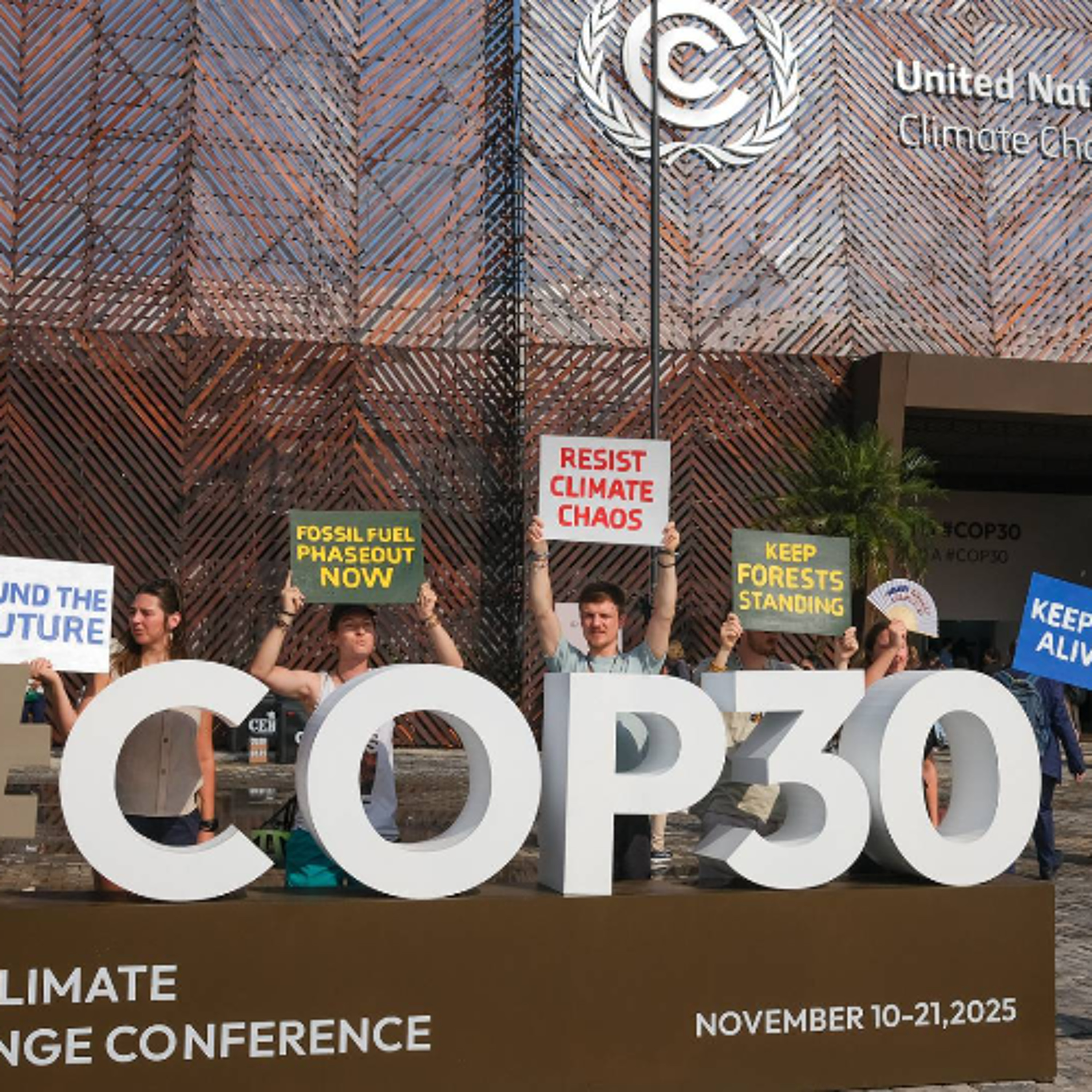 La COP30 no logra superar la “línea roja” de los combustibles fósiles episode artwork