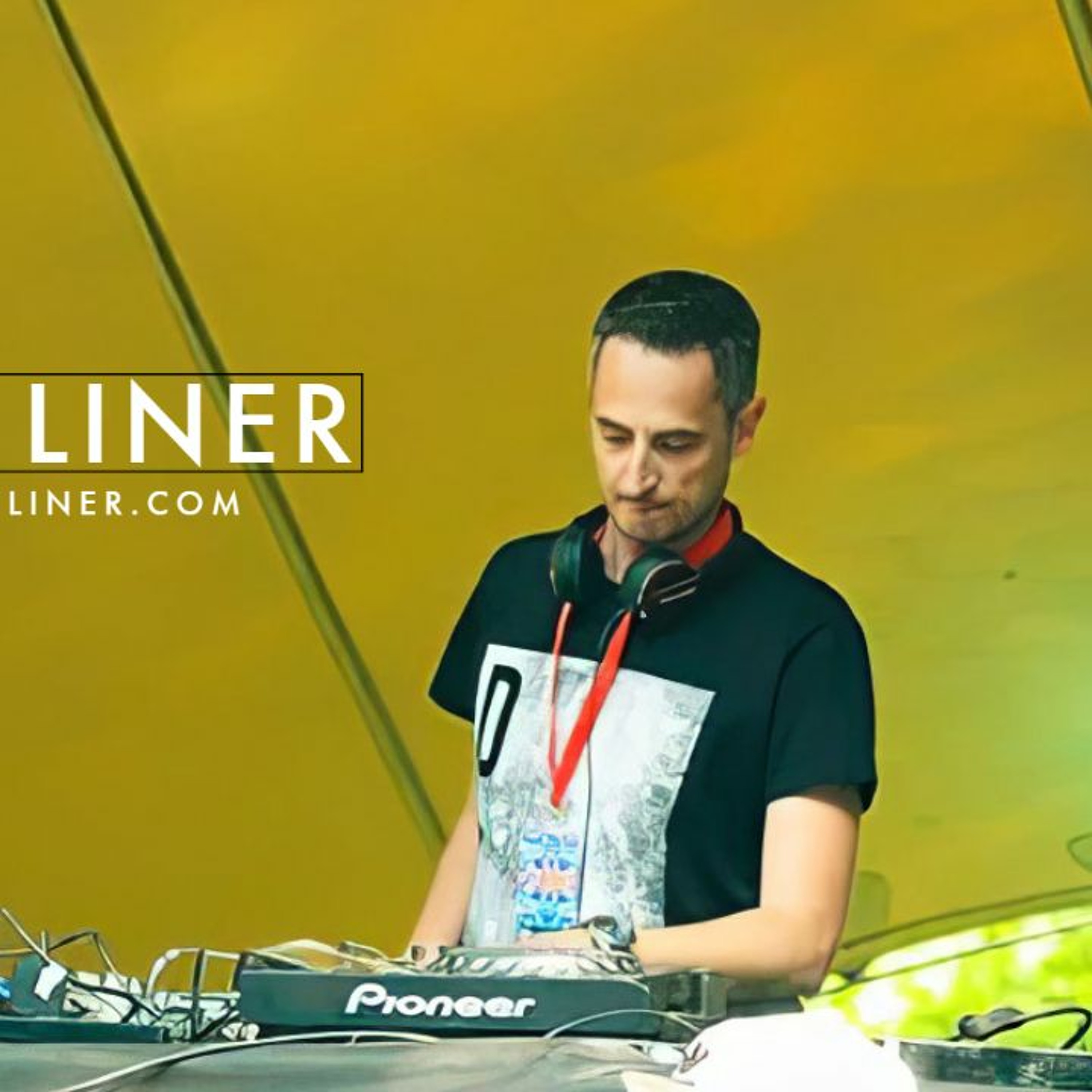 Side Liner (#downtempo) Renil Edis (#techno)