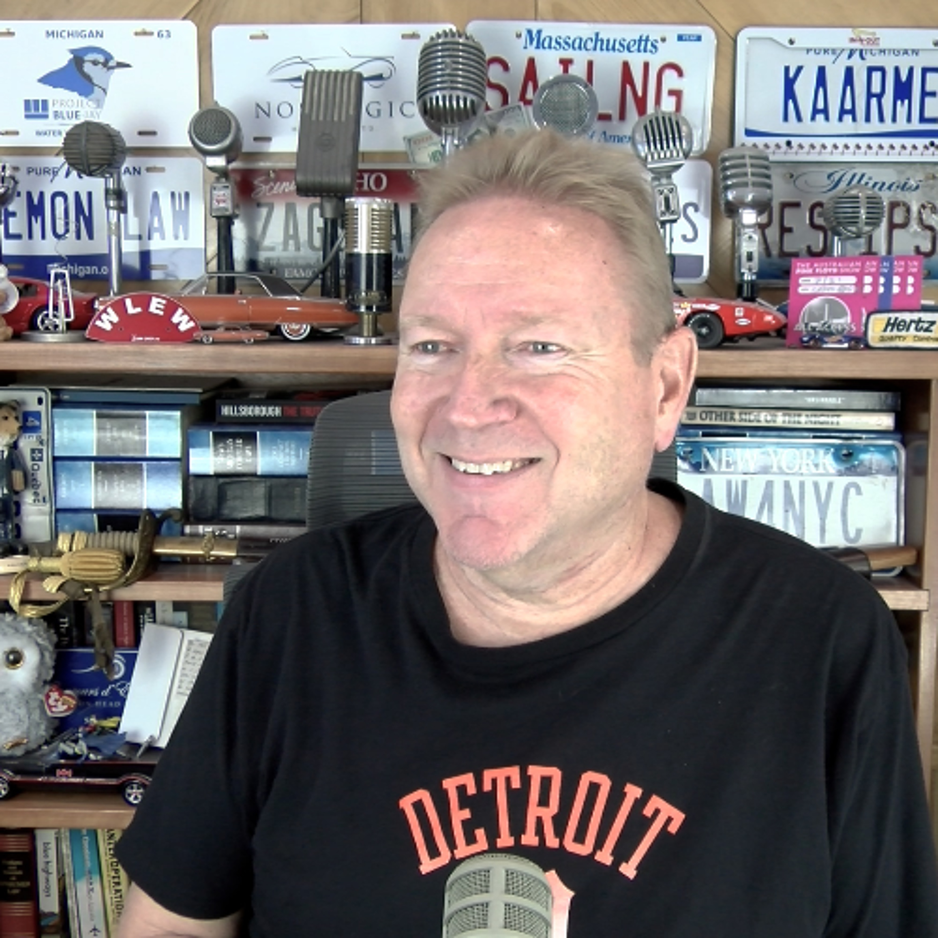 Football Team Changes its Mind About Letting Woman Kick $100K Field Goal