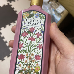 khóc ở trong Club