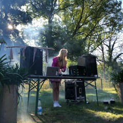 Annie Knaller - Sommerrolle im Oktober