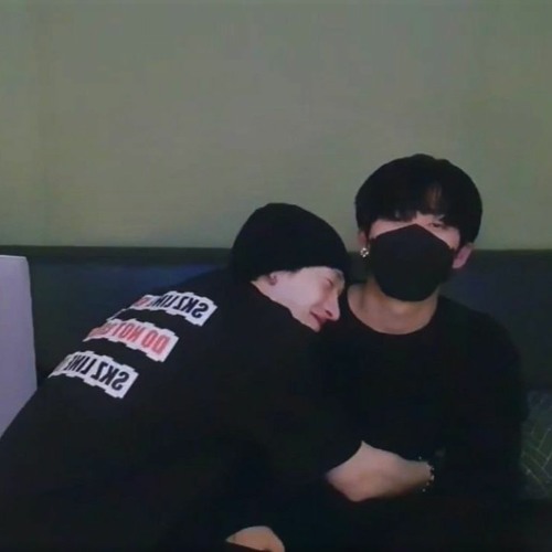창빈없이못살아 (Can’t live without Changbin)