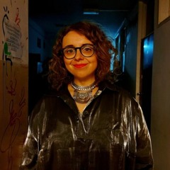 Emilia Konwerska czyta wiersz „Dwa miejsca, w których nie da się przebywać bez ruchu”