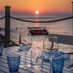 THE HUT SUNSET HOUSE