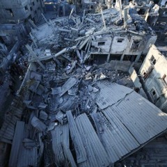 غزة اليوم: تواصل القصف الجوي والمدفعي لمناطق غزة ومعاناة مع شح الوقود وخدمات المياه والصرف الصحي