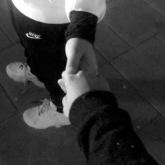 وانا بين ايديك ..